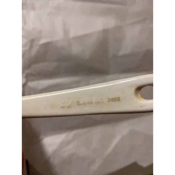 vintage Ekco melamine soup ladle featuring a floral pattern - Picture 5 of 6